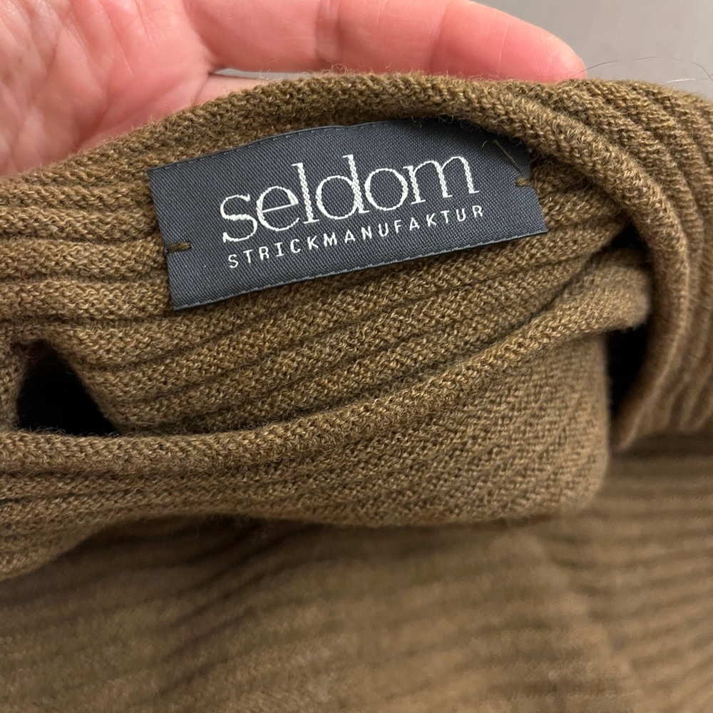 Seldom Brown 100% Virgin Wool Sweater Size M - Picture 3 of 8